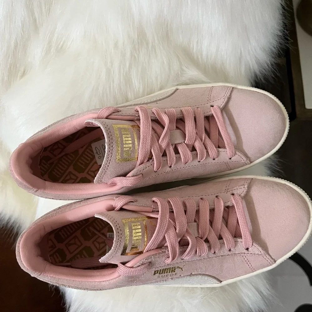 Classic Suede Pink Puma’s - Picture 2 of 6